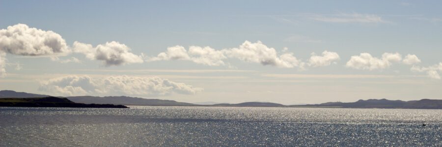 Der Blick von der Insel Islay auf das Meer