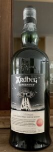Eine Flasche Ardbeg Supernova aus dem Jahr 2019