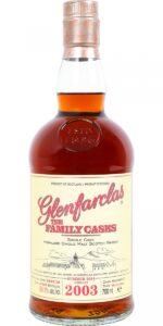Eine Flasche Glenfarclas 2003 aus der Family Cask Reihe Sommer 2018 