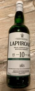 Eine Flasche Laphroaig Cask Strength 10-year-old Batch 013