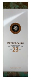 Die Umverpackung des 23-jährigen Fettercairn mit dem weißen Einhornkopf - ein Markenzeichen dieser Destillerie.