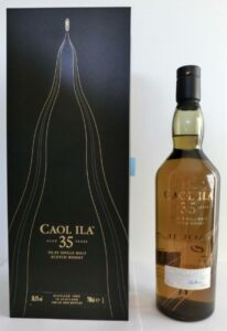 Eine Flasche 35 Jahre alten Caol Ilas.