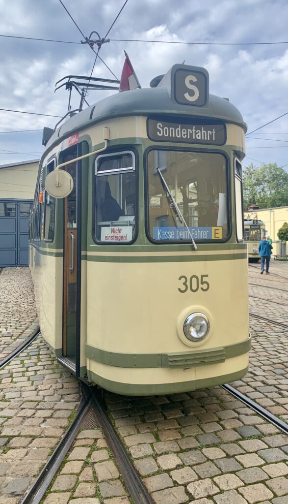Eine historische Straßenbahn aus Nürnberg. Ca. 1960