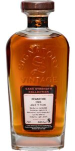 Eine Flasche Deanston, der Inhalt des Fasses Nr. 900126 wurde von Signatory Vintage auf diese schweren, typischen Glasdekanter verteilt.