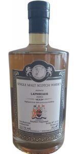 Eine Flasche von Malts of Scotland mit 30-jährigem Inhalt aus dem Hause Laphroaig.